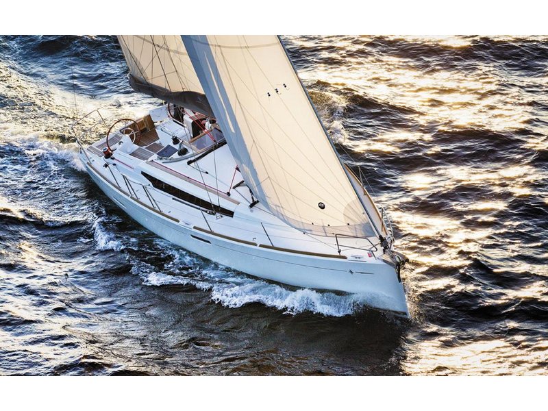 Sail boat FOR CHARTER, year 2018 brand Jeanneau and model Sun Odyssey 389, available in Puerto Deportivo Roda de Bara Roda de Barà Tarragona España